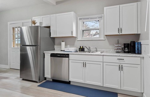 Springfield Casa | Newly-renovated 2-bedroom House with a Luxurious Massage Chair