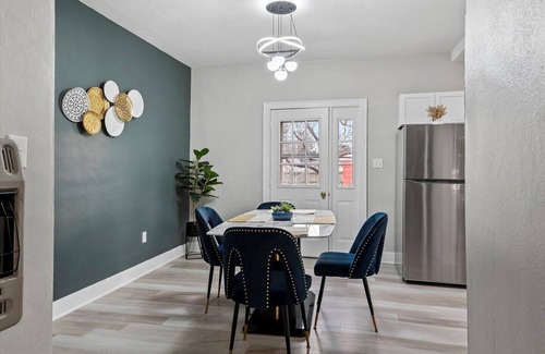 Springfield Casa | Newly-renovated 2-bedroom House with a Luxurious Massage Chair