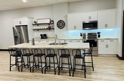 Dyersville Apartamento | Newly Renovated 2-bedroom apartment in charming Dyersville, IA