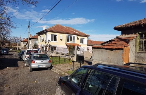 Tankovo Apartamento | Newly Renovated 2 Bed Ground Floor Flat in Haskovo