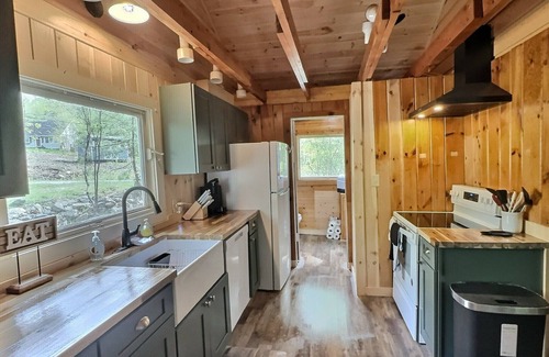 Corinth Cabina | Newly Renovated 2 bedroom + LOFT cabin with WiFi at the Lake!