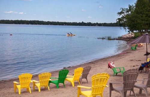 Drummond-North Elmsley Casa | Newly Renovated 2 Bedroom Beach Front Condo 2C