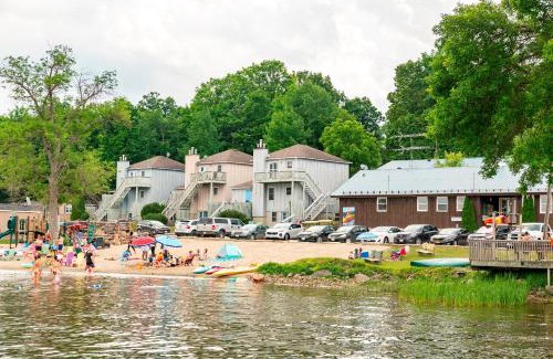 Drummond-North Elmsley Casa | Newly Renovated 2 Bedroom Beach Front Condo 2C