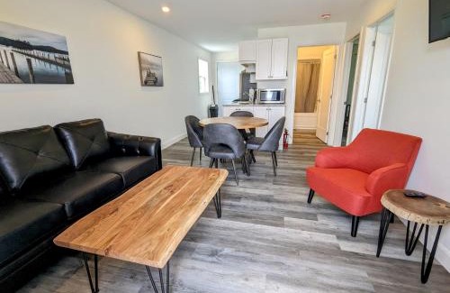 Drummond-North Elmsley Casa | Newly Renovated 2 Bedroom Beach Front Condo 2C