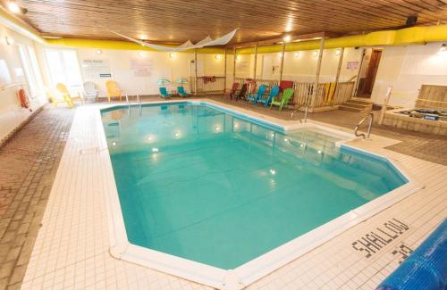 Drummond-North Elmsley Casa | Newly Renovated 2 Bedroom Beach Front Condo 3A