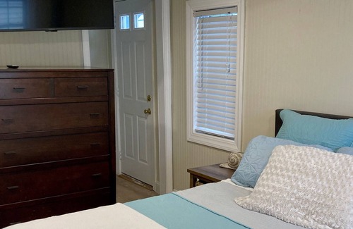 Salisbury Cabaña | Newly renovated, 2 BR 2 BA only 32 steps off the beach!!!