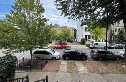 Sheffield and DePaul Apartamento | Newly Renovated 2BR Unit Near DePaul University