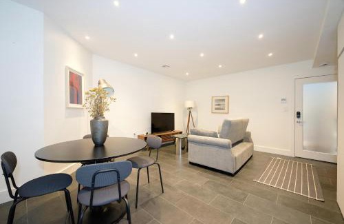 Upper Manhattan Apartamento | Newly Renovated 2BR with Backyard