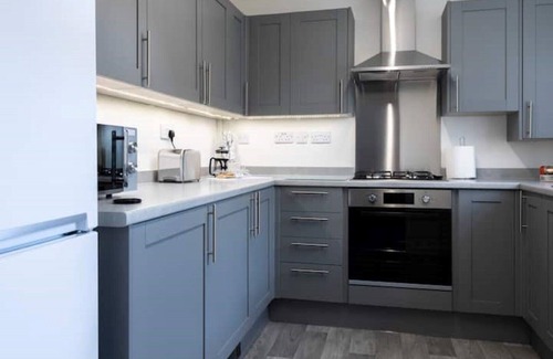 Harlescott Casa | Newly Renovated, 3 Bedroomed, 5 Guest Family Home