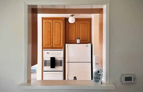 Del Aire Casa | Newly renovated 3 bdr home. Just 15 min to the beach, 24 hour pancakes & SpaceX.