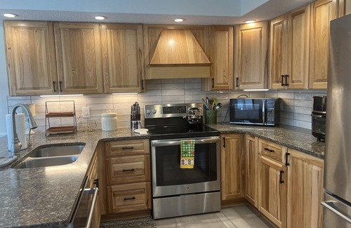 South Venice Casa | Newly renovated 3 bdrm/2 bath Venice home, 10 min to beach, dog friendly!