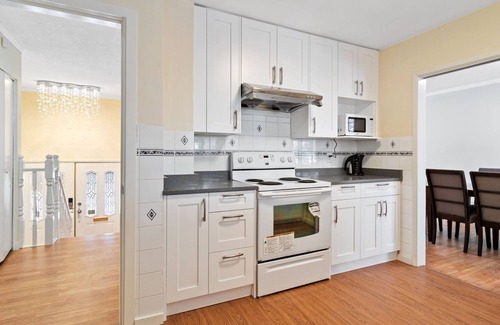 Richmond Casa | Newly renovated 3 bed 3 bath upper level suite Richmond Center