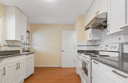 Richmond Casa | Newly renovated 3 bed 3 bath upper level suite Richmond Center
