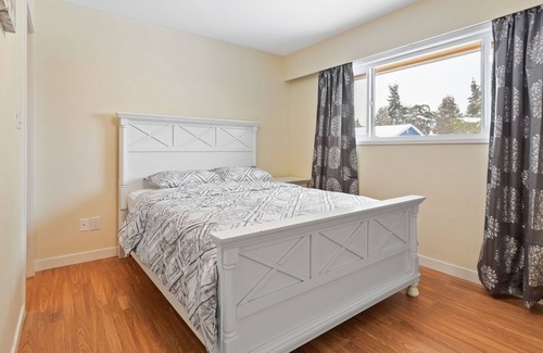Richmond Casa | Newly renovated 3 bed 3 bath upper level suite Richmond Center