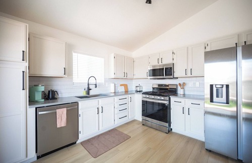 Las Vegas Casa | Newly renovated 3-bed Desert Summerlin home with AC, WiFi, near Red Rock