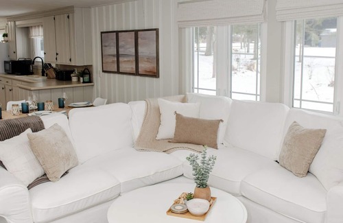 Harwich Cabaña | Newly Renovated 3 bedroom cottage in Rondeau steps to the beach or bay waters