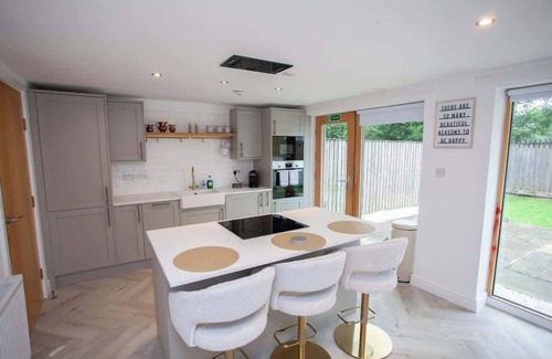 North West Casa | Newly Renovated 3 Bedroom Modern House