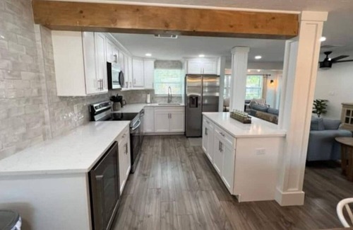 South Sarasota Casa | Newly renovated 3 bedroom 2 bathroom w/ pool. 8 minutes to Siesta Key Beaches!