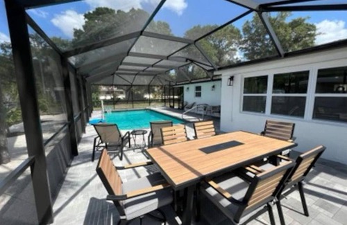 South Sarasota Casa | Newly renovated 3 bedroom 2 bathroom w/ pool. 8 minutes to Siesta Key Beaches!