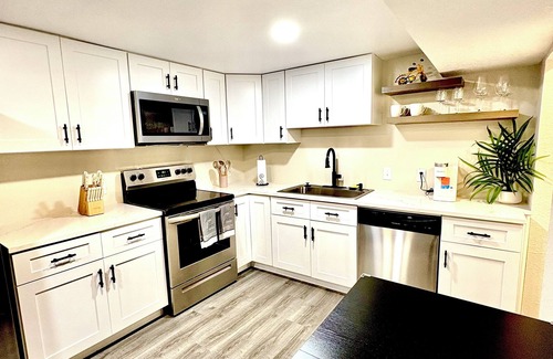 Federal Heights Casa | Newly renovated 3-bedroom basement in Thornton