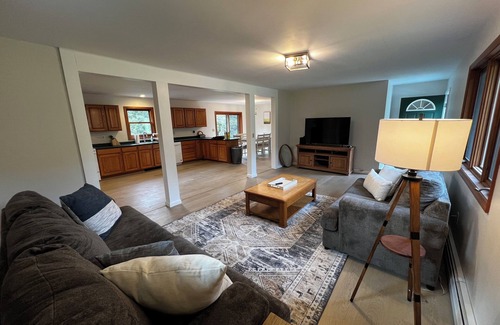 Oneonta Casa | Newly Renovated 3 Bedroom Home