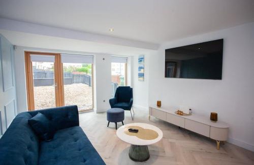North West Casa | Newly Renovated 3 Bedroom Modern House