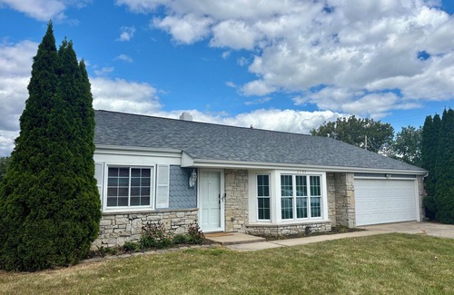 Delaware County Casa | Newly Renovated 3 bedrooms, 2 bathroom home. Fenced in back yard.