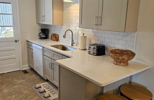 Marion Casa | Newly renovated 3 beds, 2 baths in Marion. Great space for the whole family!