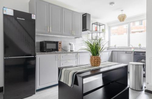Mildmay Casa | Newly Renovated 3BD Home Islington!