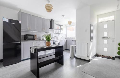 Mildmay Casa | Newly Renovated 3BD Home Islington!