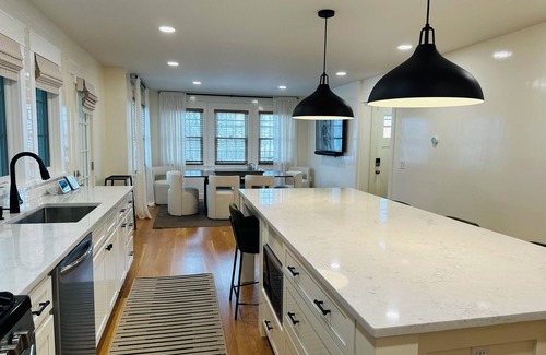 Deerfield Casa | Newly renovated 3bedroom 2bath house near Deerfield Academy Behmis, Eagle Brook