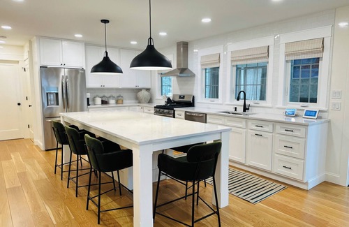 Deerfield Casa | Newly renovated 3bedroom 2bath house near Deerfield Academy Behmis, Eagle Brook
