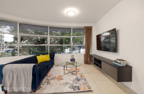 Fortitude Valley Apartamento | Newly Renovated 3BR Apartment 2 Parking Spaces Pool Gym City Views Walk to Shops