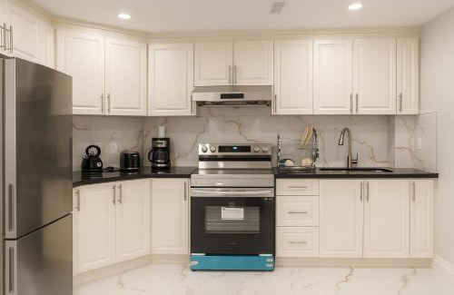 Orangeville Apartamento | Newly Renovated 3BR Orangeville Basement Suite with Private Access, 10 Min Walk to Headwaters Hospital, 5 Min Drive to Mount Alverno Luxury Resorts, Ideal for Medical, Vacation or Work Stays!