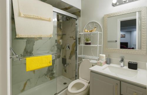 Orangeville Apartamento | Newly Renovated 3BR Orangeville Basement Suite with Private Access, 10 Min Walk to Headwaters Hospital, 5 Min Drive to Mount Alverno Luxury Resorts, Ideal for Medical, Vacation or Work Stays!