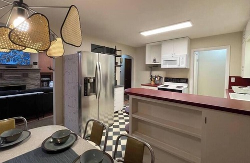 Aksarben - Elmwood Park Casa | *Newly* Renovated 3min UNMC; 10min Downtown & Zoo