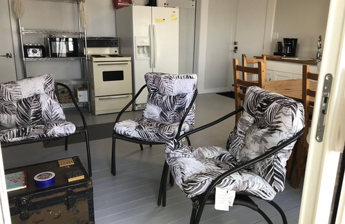 Whitewater Region Cabaña | Newly Renovated 4 Bedcottage on the Ottawa River with Sandy Beaches & Warm Water