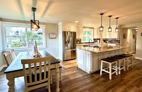 Edgewood Casa | Newly Renovated 4 Bedroom, Quiet Country Home on 5 Acres in Edgewood, Sleeps 8