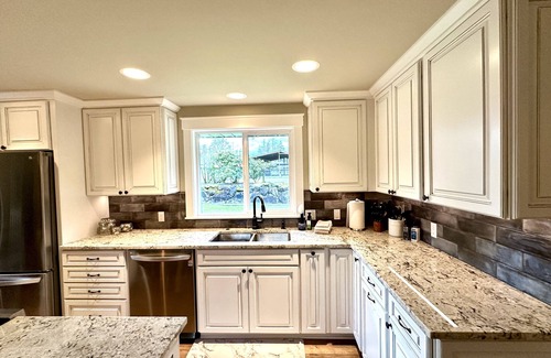 Edgewood Casa | Newly Renovated 4 Bedroom, Quiet Country Home on 5 Acres in Edgewood, Sleeps 8