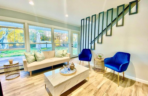 Levittown Casa | Newly Renovated 4 Bedroom, 2 bathroom house