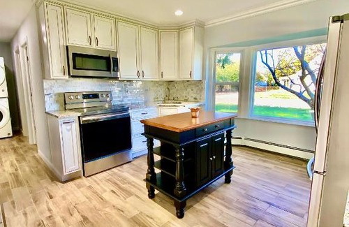 Levittown Casa | Newly Renovated 4 Bedroom, 2 bathroom house