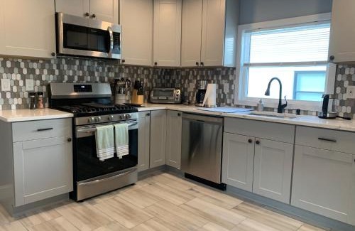Montclair Apartamento | Newly renovated 4 bedroom apartment near downtown.