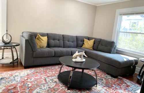 Montclair Apartamento | Newly renovated 4 bedroom apartment near downtown.