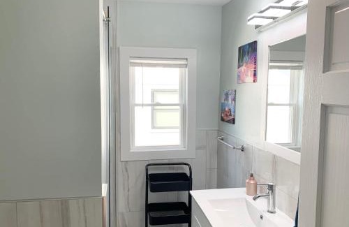 Montclair Apartamento | Newly renovated 4 bedroom apartment near downtown.