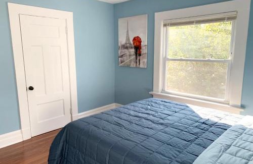 Montclair Apartamento | Newly renovated 4 bedroom apartment near downtown.