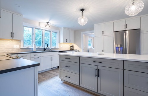 Rye Casa | Newly Renovated 4 Bedroom Steps Away from Jenness Beach