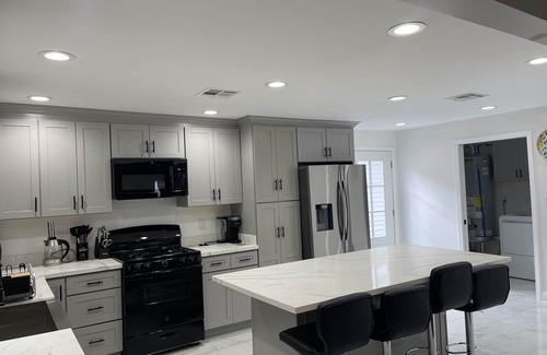 Metairie Casa | Newly Renovated 4 Master Bedroom 2-Story house!