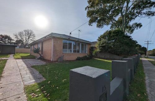Mornington Casa | Newly renovated 4 mins from beach and main street