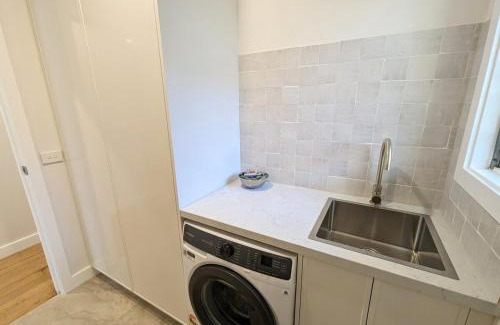 Mornington Casa | Newly renovated 4 mins from beach and main street