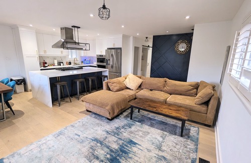Richview Casa | Newly renovated 4 Rooms and 3 Baths Suite w/ Parking by Pearson Airport